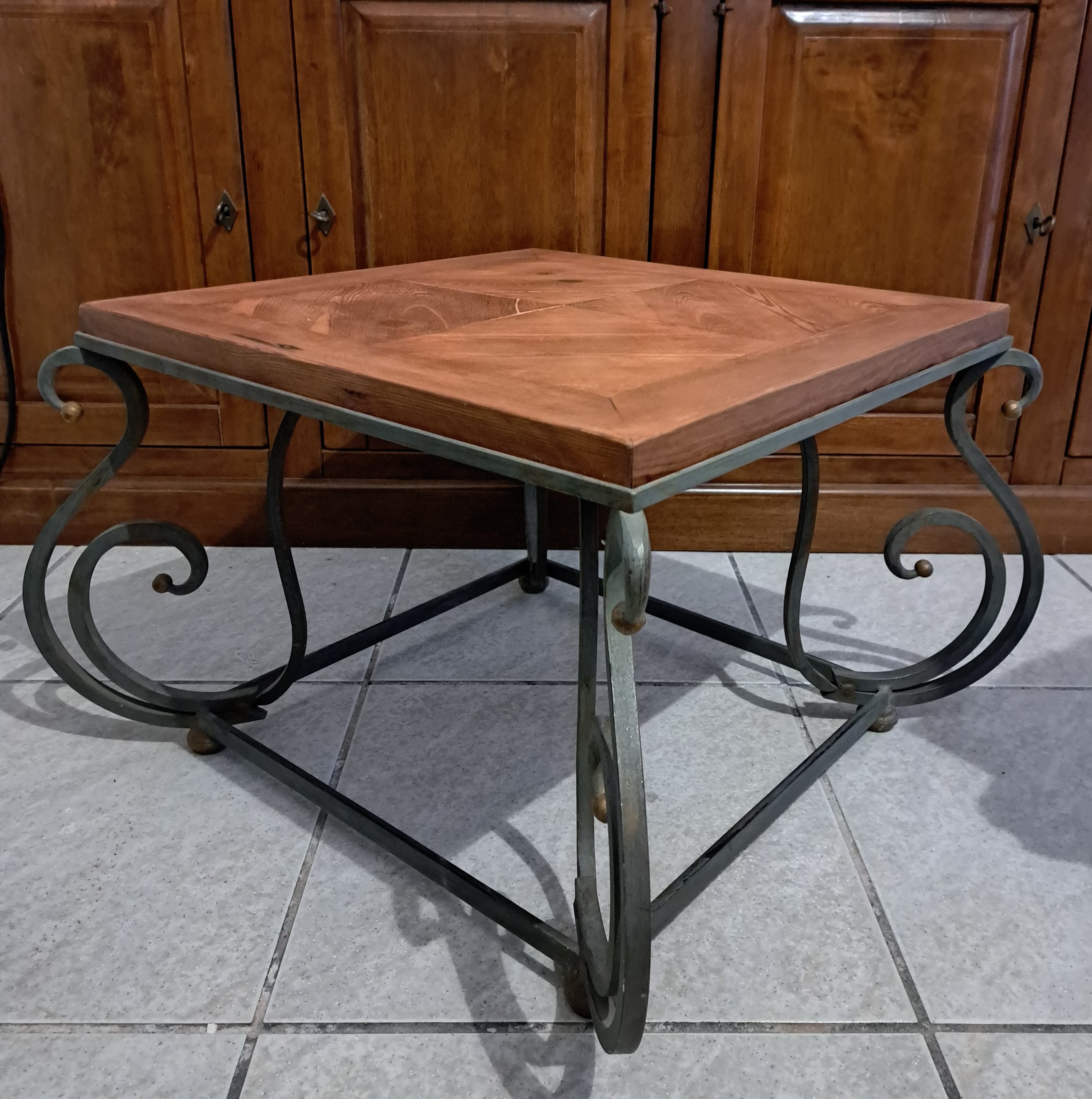 Tavolino Quadrato – Ferro Battuto e Legno – Stile Industrial / Rustico